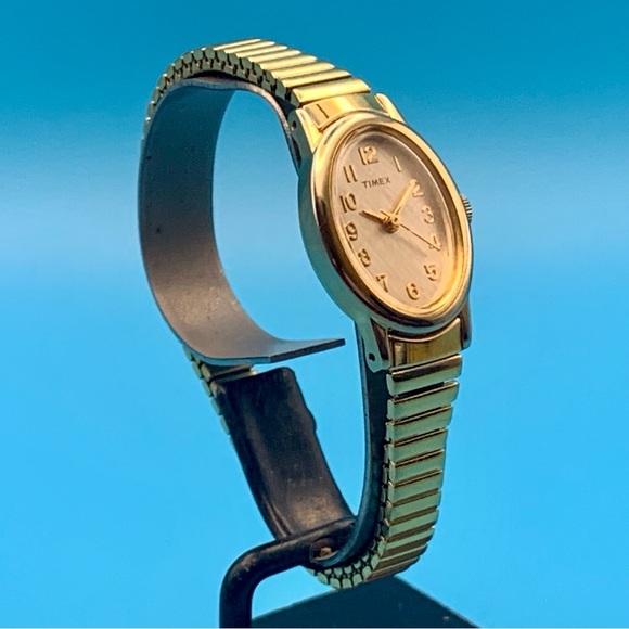 TIMEX CAVATINA Women’s 2006 Vintage Quartz Wristwatch Expand Band Works New Batt - Picture 3 of 16